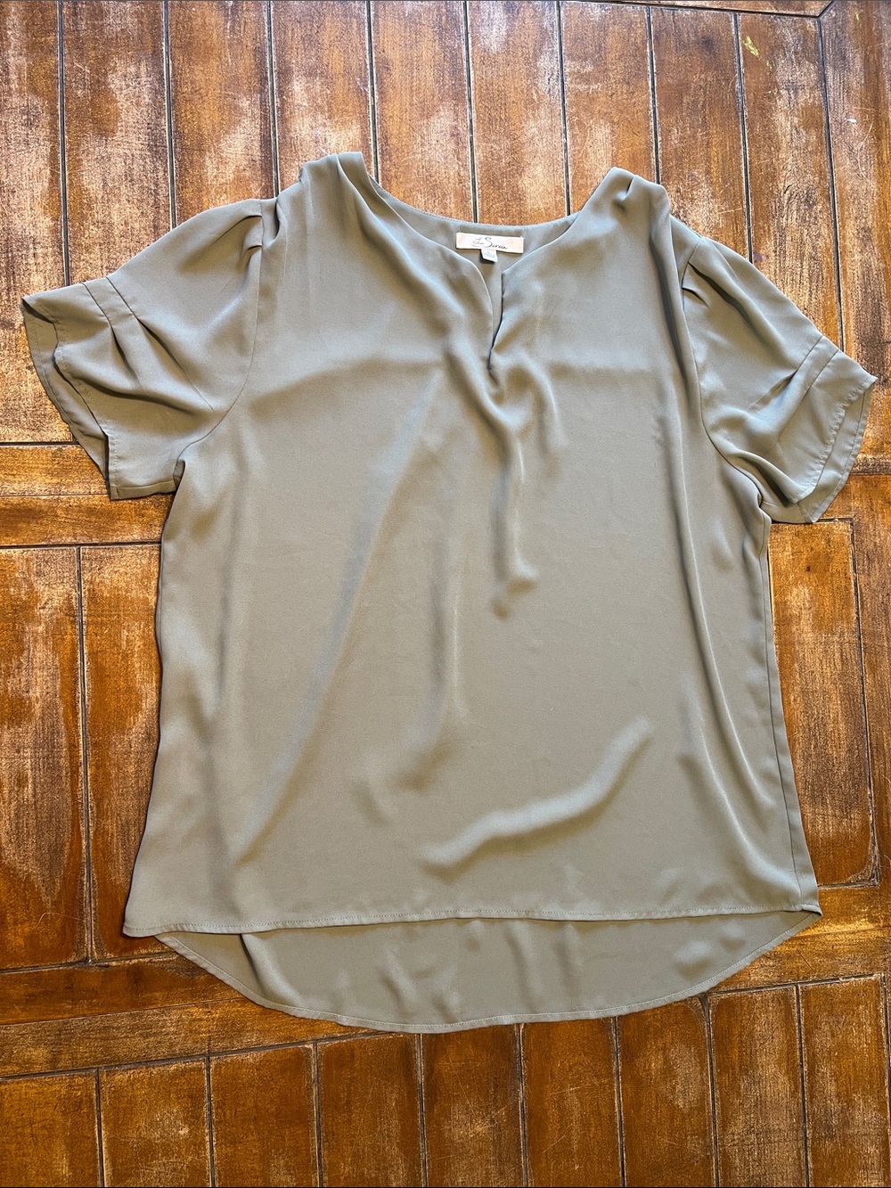 Relaxed V-Notch Short Sleeve Blouse in Olive